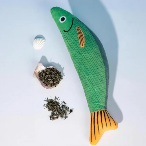 Maris Custom Green Fish Shaped Catnip Plush Toy - Cute Cat Chew Toy